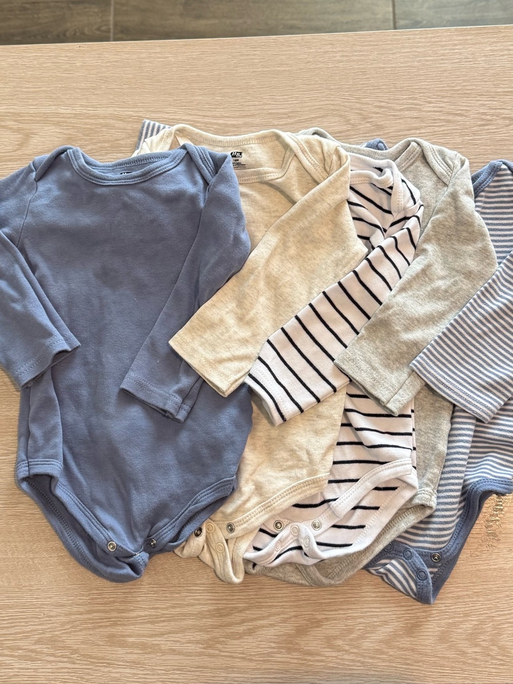 Long-Sleeve Baby Bodysuit Set in Blue, Cream & Gray